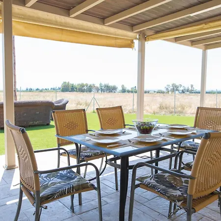 Livas Relaxing In Kardamena Feriehus *