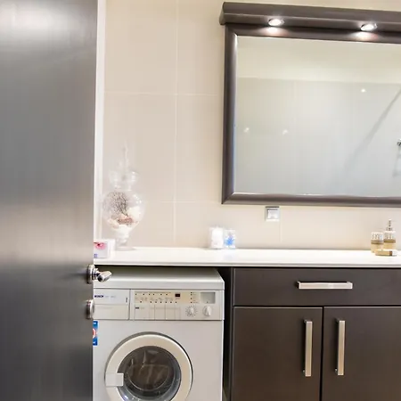 Livas Relaxing In Kardamena Feriehus *