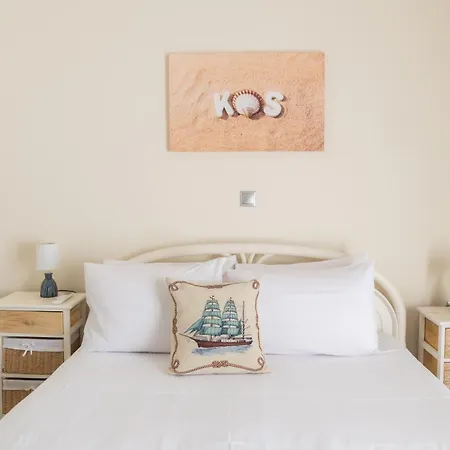 Livas Relaxing In Kardamena Feriehus